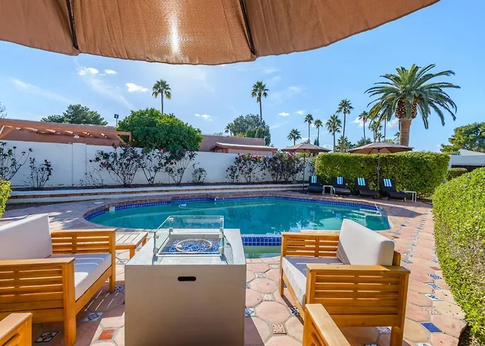 Stylish 3br Oasis - Private Pool, Billiards And Phoenix