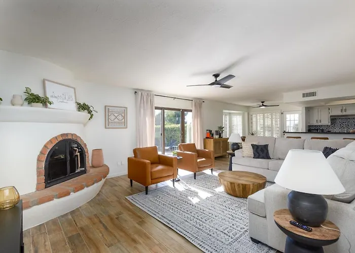 Stylish 3br Oasis - Private Pool, Billiards And