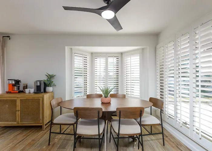 Stylish 3br Oasis - Private Pool, Billiards And *