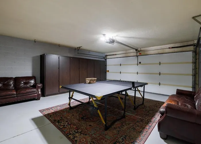 Stylish 3br Oasis - Private Pool, Billiards And *