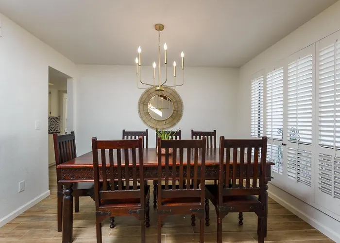 Stylish 3br Oasis - Private Pool, Billiards And