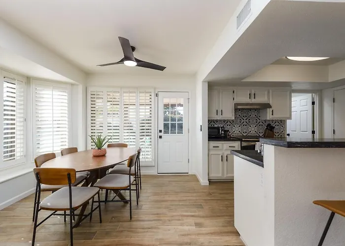 Stylish 3br Oasis - Private Pool, Billiards And *