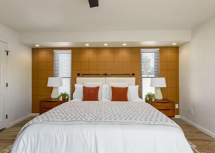 Stylish 3br Oasis - Private Pool, Billiards And *