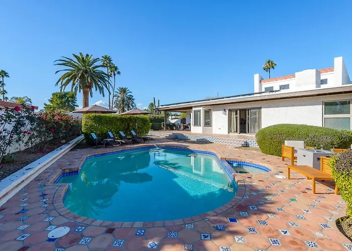 Stylish 3br Oasis - Private Pool, Billiards And Holiday home